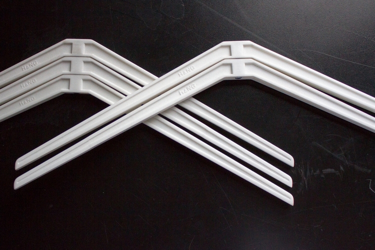 cling-magnetic-hanger-2