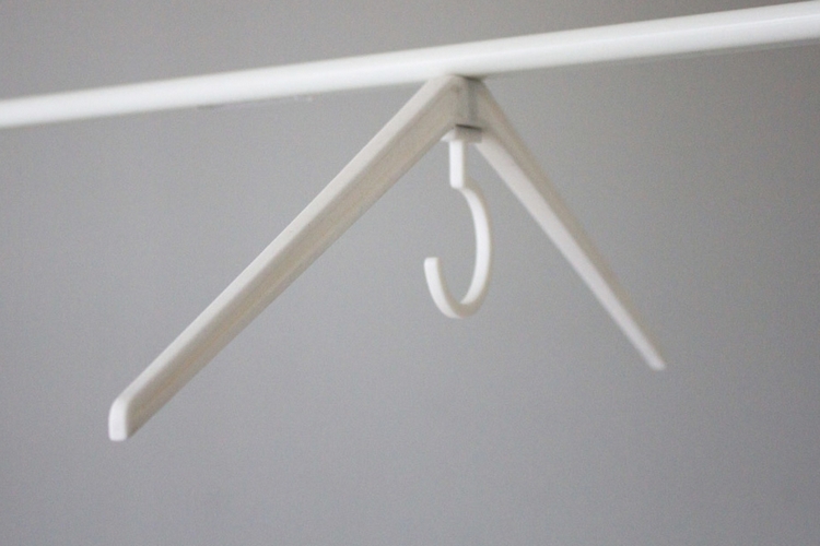 cling-magnetic-hanger-3